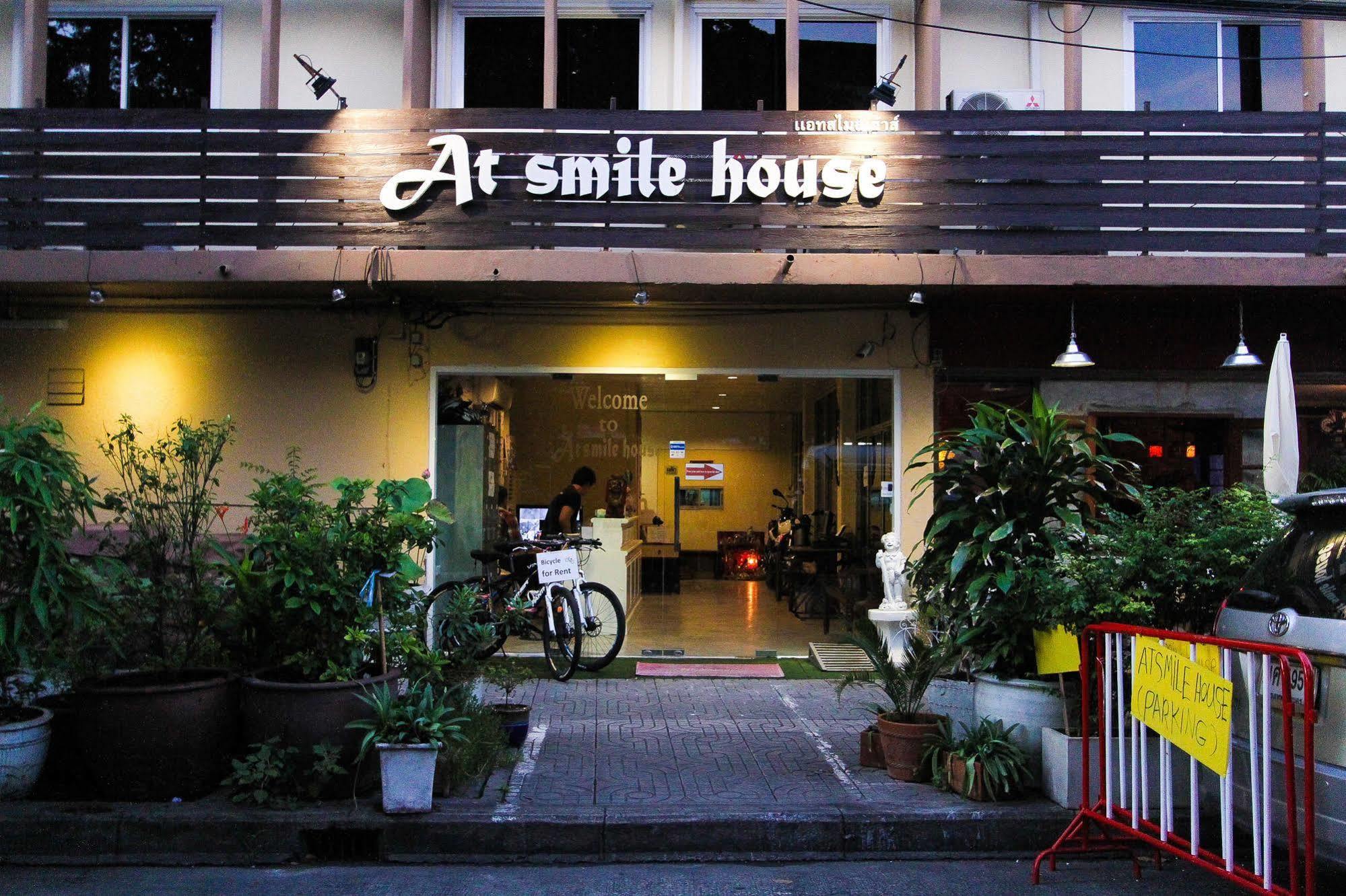 At Smile House Hotel Bangkok Luaran gambar